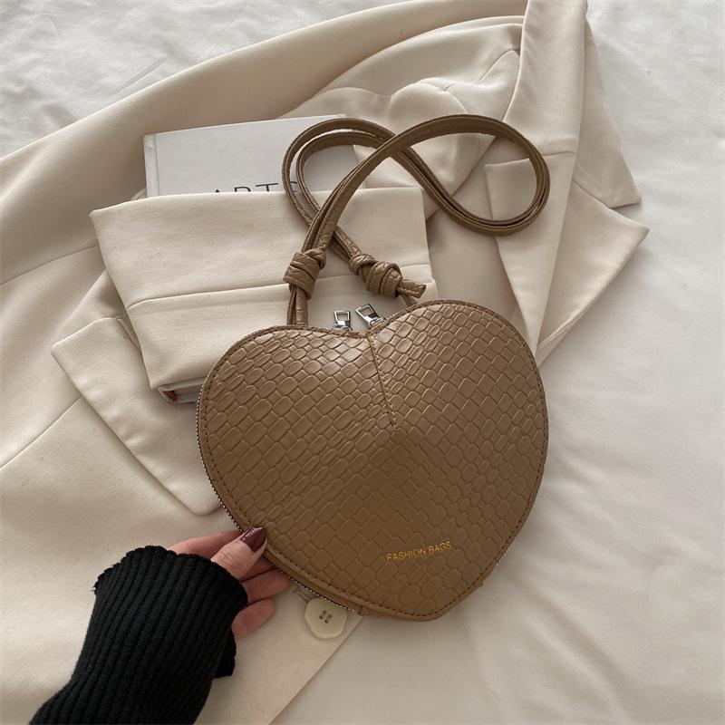 Niche High-value 2025 Spring and Summer Niche Design Versatile Ins Shoulder Messenger Bag Popular Love Bag This Year