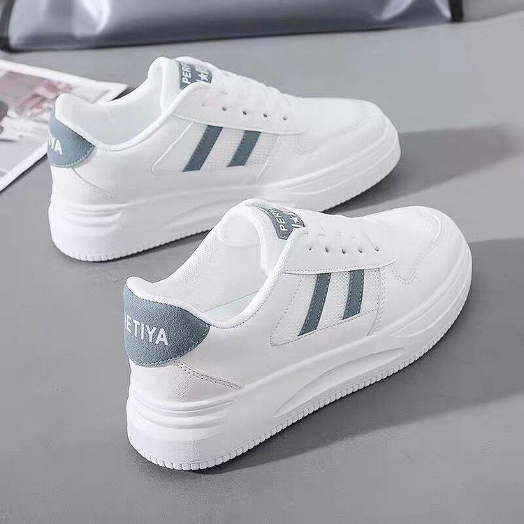 Dziewczęce małe białe buty z sercem 2025 nowe wszechstronne letnie dla uczniów szkół średnich siatkowe na platformie buty sportowe damskie codzienne buty deskorolkowe