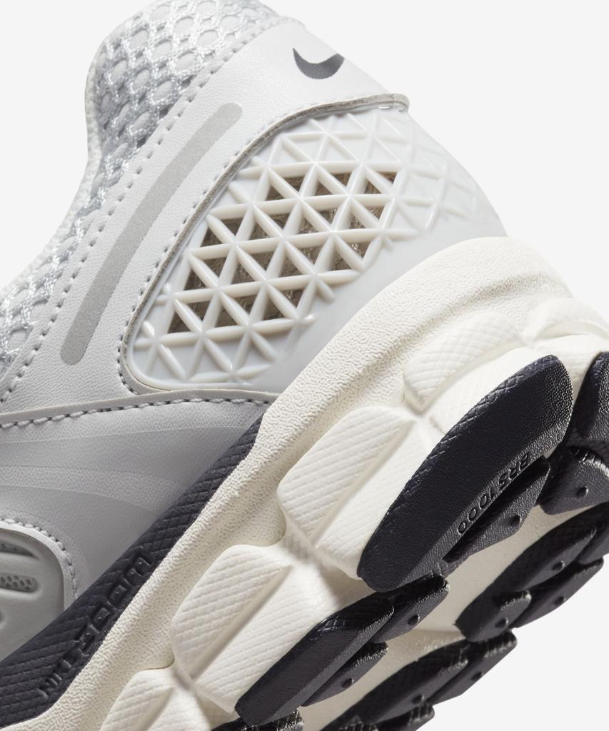 Nike Zoom Vomero 5 W - Photon Dust:Gridiron:Sail:Chrome / Fd0884-025