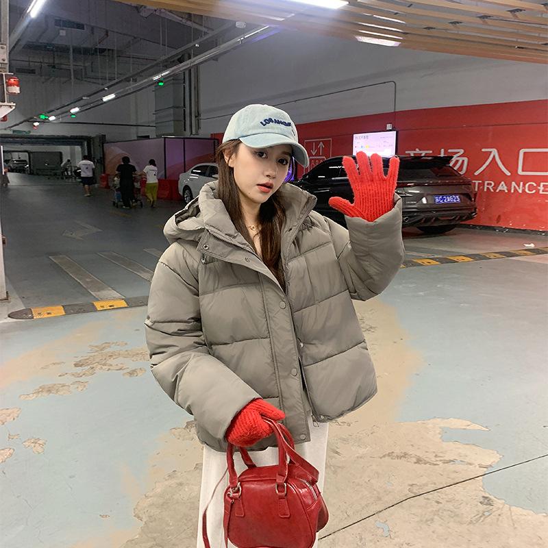 Bavlněné oblečení dámské 2025 zima nové krátké s kapucí volné chlebové oblečení zahuštěná ležérní teplá bunda mimo sezónu