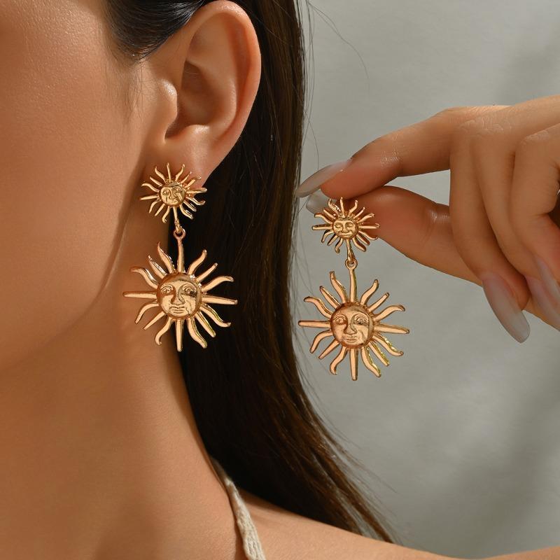 Sun shape earrings, retro trend earrings, niche light luxury, premium stud earrings, smiley face earrings, women's pendant.