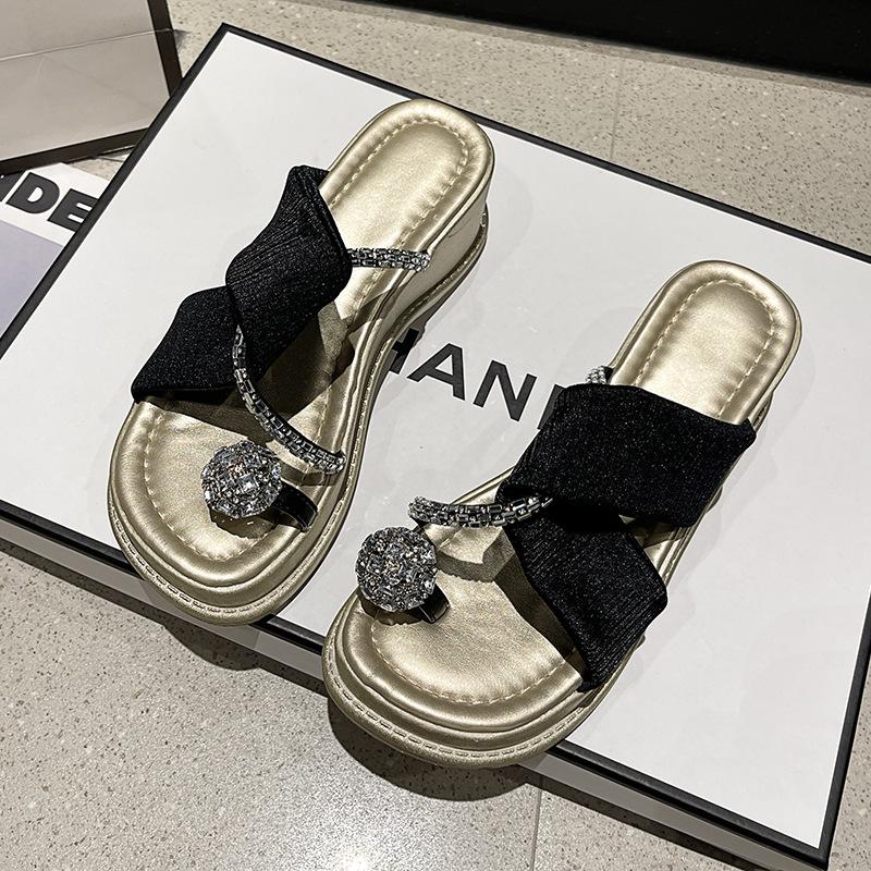 Beautiful Thick-soled Cool Slippers for Women's Summer Wear, Fashionable and High-end, New with Skirts, Wedge Heels, Beach Shoes