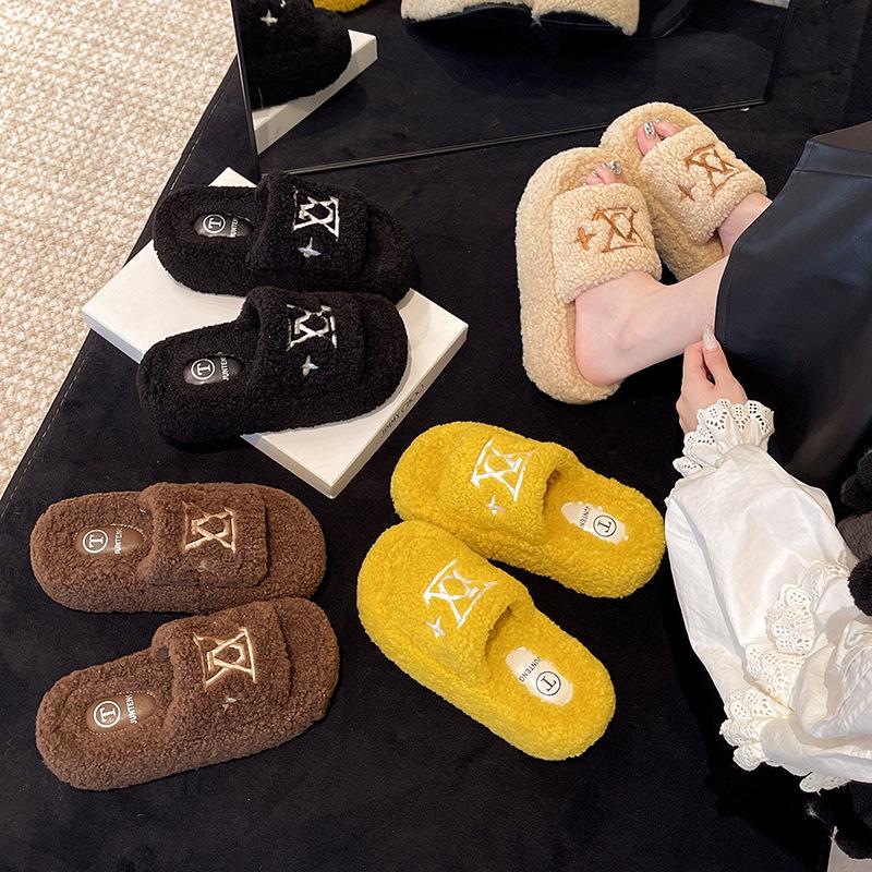 Fashion Mao Mao thick-soled slippers women's autumn and winter new Korean version of Internet celebrity height increase one-word drag wear versatile m