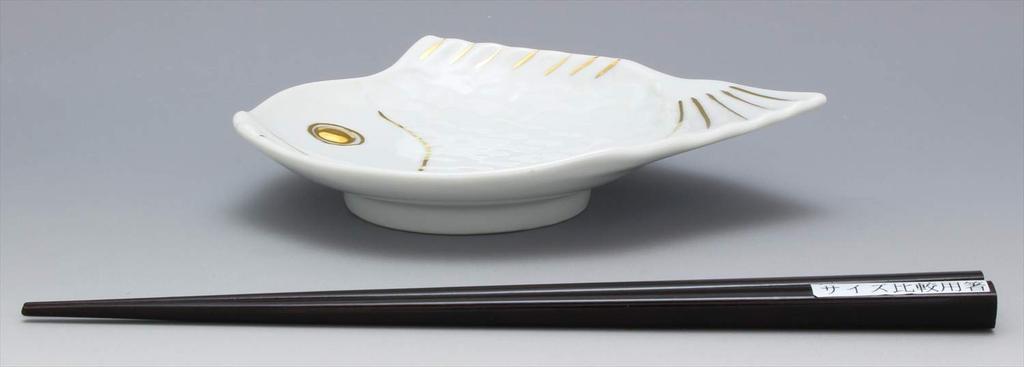 Arita Ware Ojiyama Kiln Sea Bream Shape Small Plate In Platinum