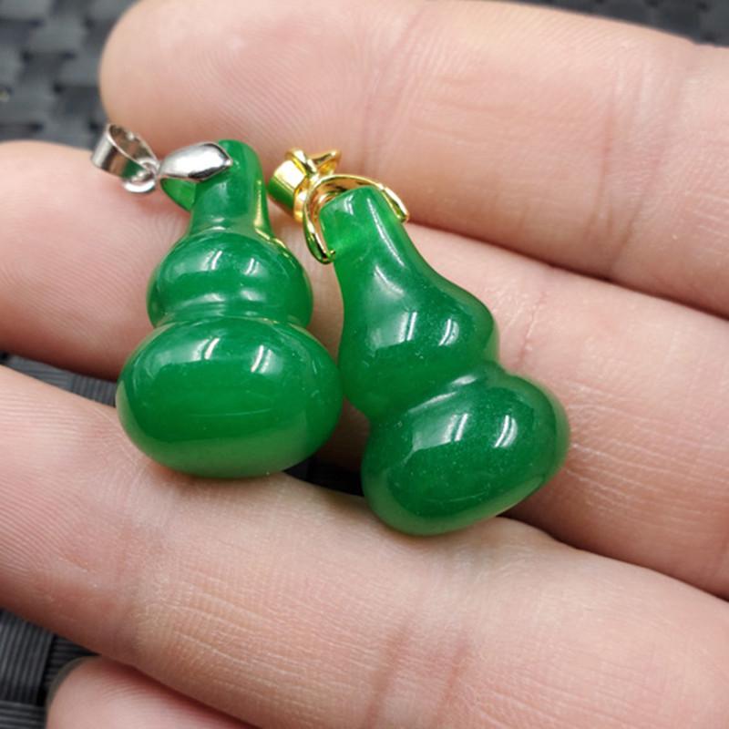 Emerald Spinach Green Jade Quartzite 3D Gourd Pendant Necklace Green Gourd 15x24mm + Gold Clasp