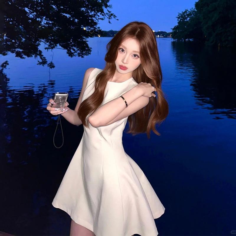 Black daughter sleeveless vest dress dress Hepburn style small black dress summer small fragrant style small waist short skirt