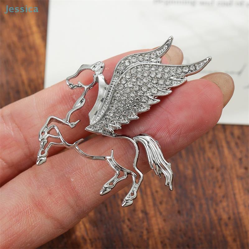 Hollow Out Horse With Zircon Wing Brooches For Women Men Fashion Gold Color Flying Steed Pins Party Lapel Coat Jewelry Gift