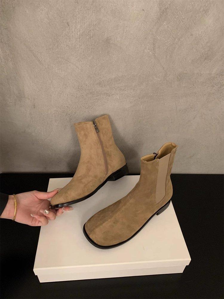 Koreańska wersja okrągły nosek brązowe płaskodenne małe krótkie botki 2025 jesień i zima nowe retro zamszowe brązowe nagie botki botki Martin damskie