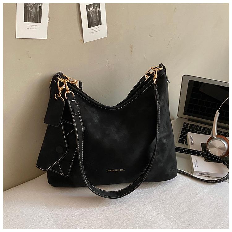 Frosted retro commuter underarm bag women's 2025 new fashionable large-capacity shoulder bag niche commuter messenger bag