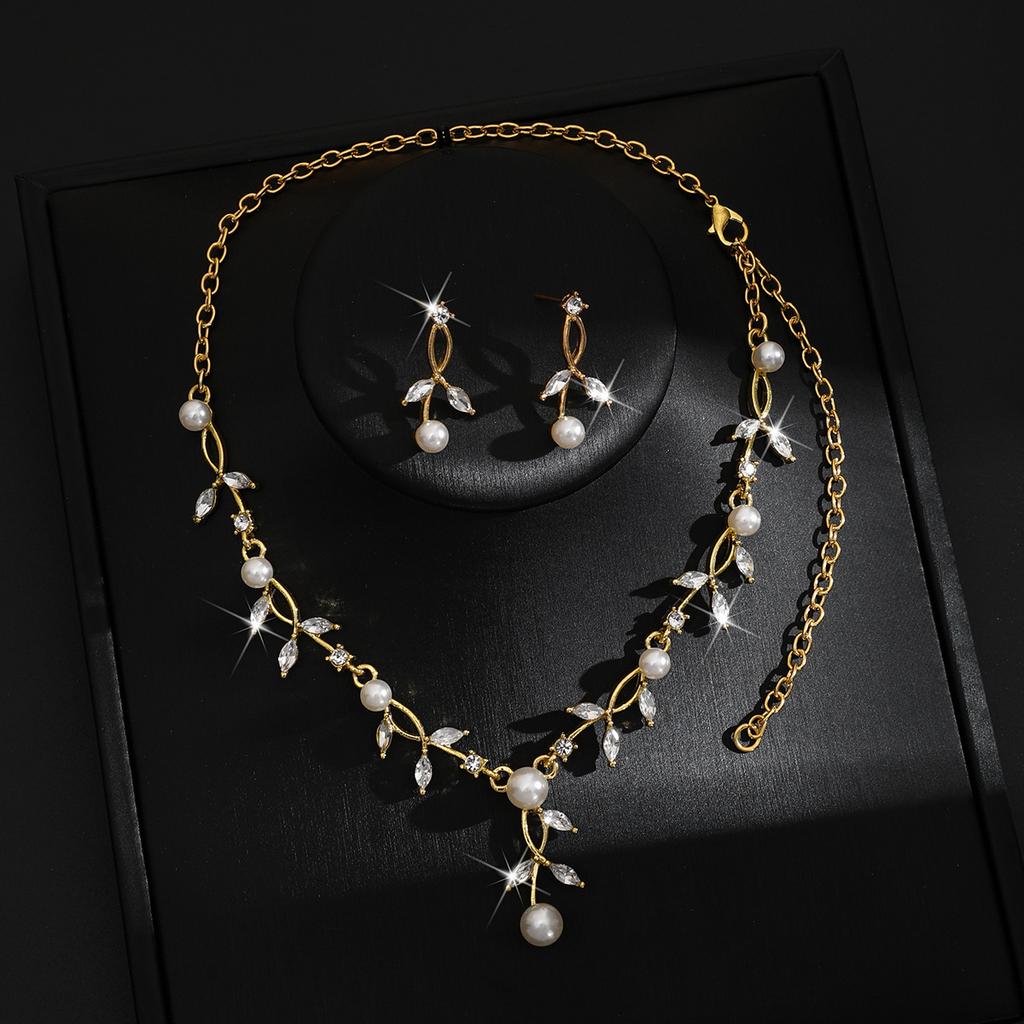 Women's Alloy Necklace and Earrings Set - Perfect for Brides At Wedding Banquets