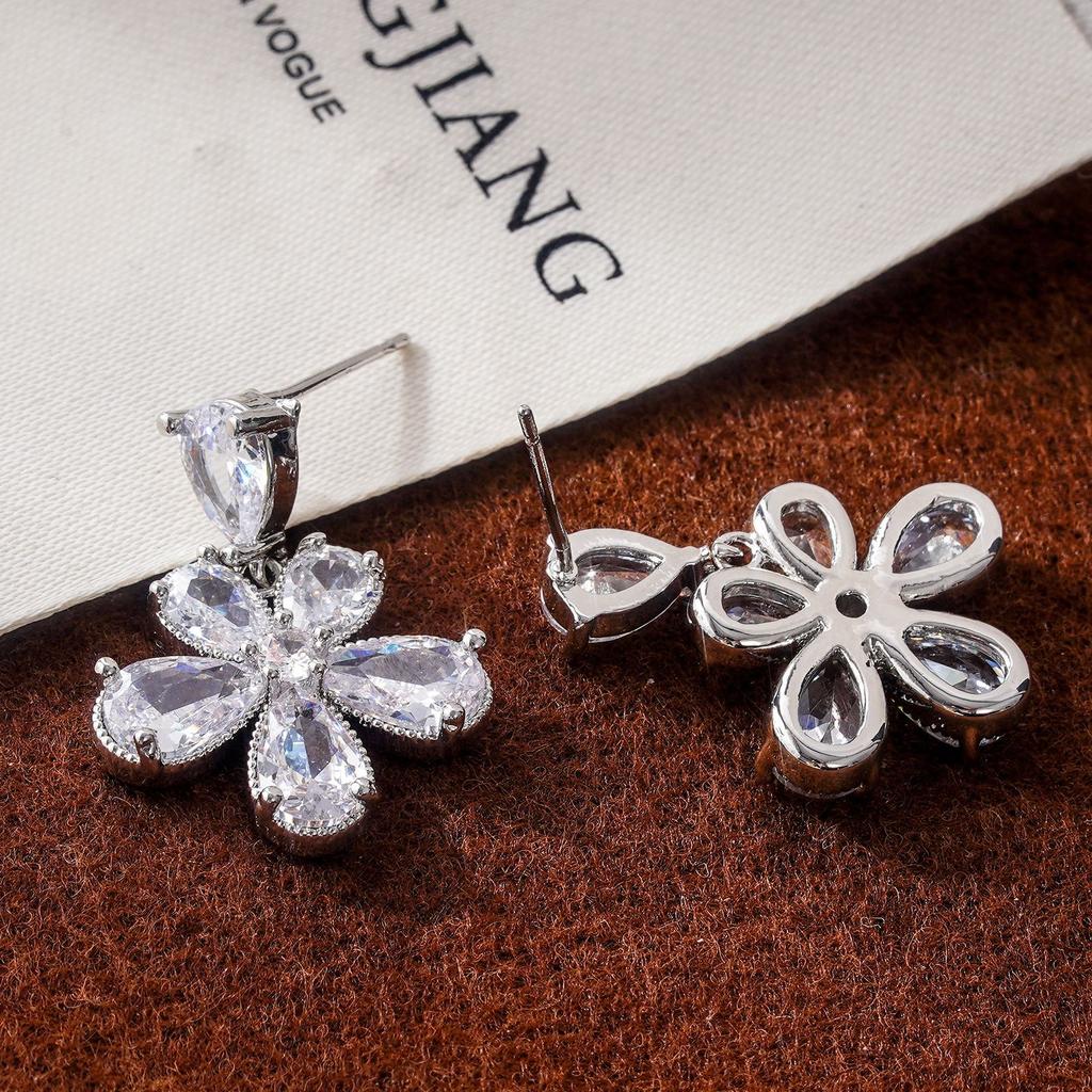 Popular New Trend Flower Stud Earrings Fashionable High-end Design Sweet Stud Earrings Fresh and Delicate Versatile Stud Earrings