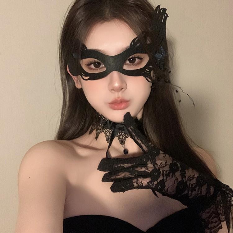 Sexy Spitzen-Halbmaske mit Federn - Halloween-Make-up Maskerade-Party-Accessoire