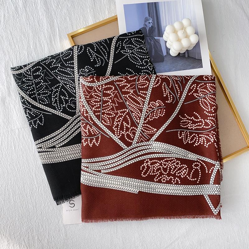 Retro niche beard removal large square scarf fashion style women's air-conditioned room shawl travel photography decorative scarf