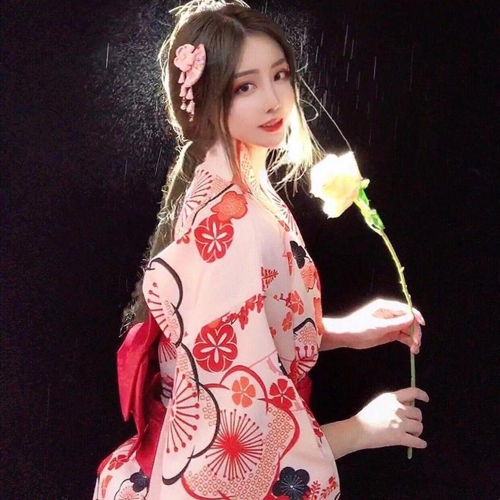 Dámské japonské kimono a yukata šaty pro formální fotografování