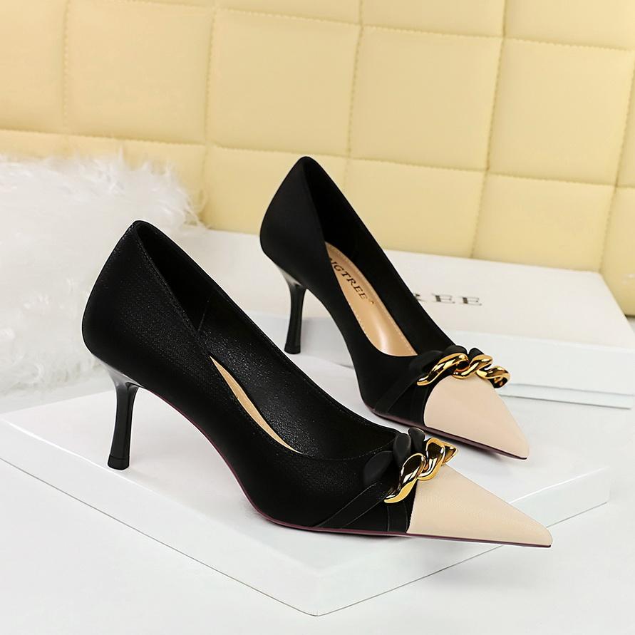 Banchet de damă cu tocuri înalte, tăiat lejer, blocaj de culoare, lanț metalic ascuțit, pantofi decorativi individuali