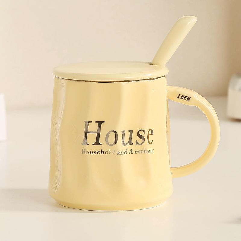 

Керамическая кружка с крышкой и ложкой для девочек, с высококачественным видом, для дома, для пары, для офиса, кофейная чашка, чашка для питьевой воды, для мужчин 401-500ml