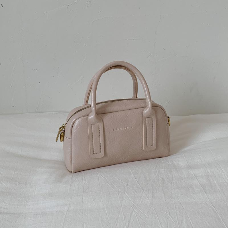 Retro Niche Design New Simple and Exquisite Handbag Fashionable and Versatile 2025 Autumn Women's Shoulder Messenger Bag