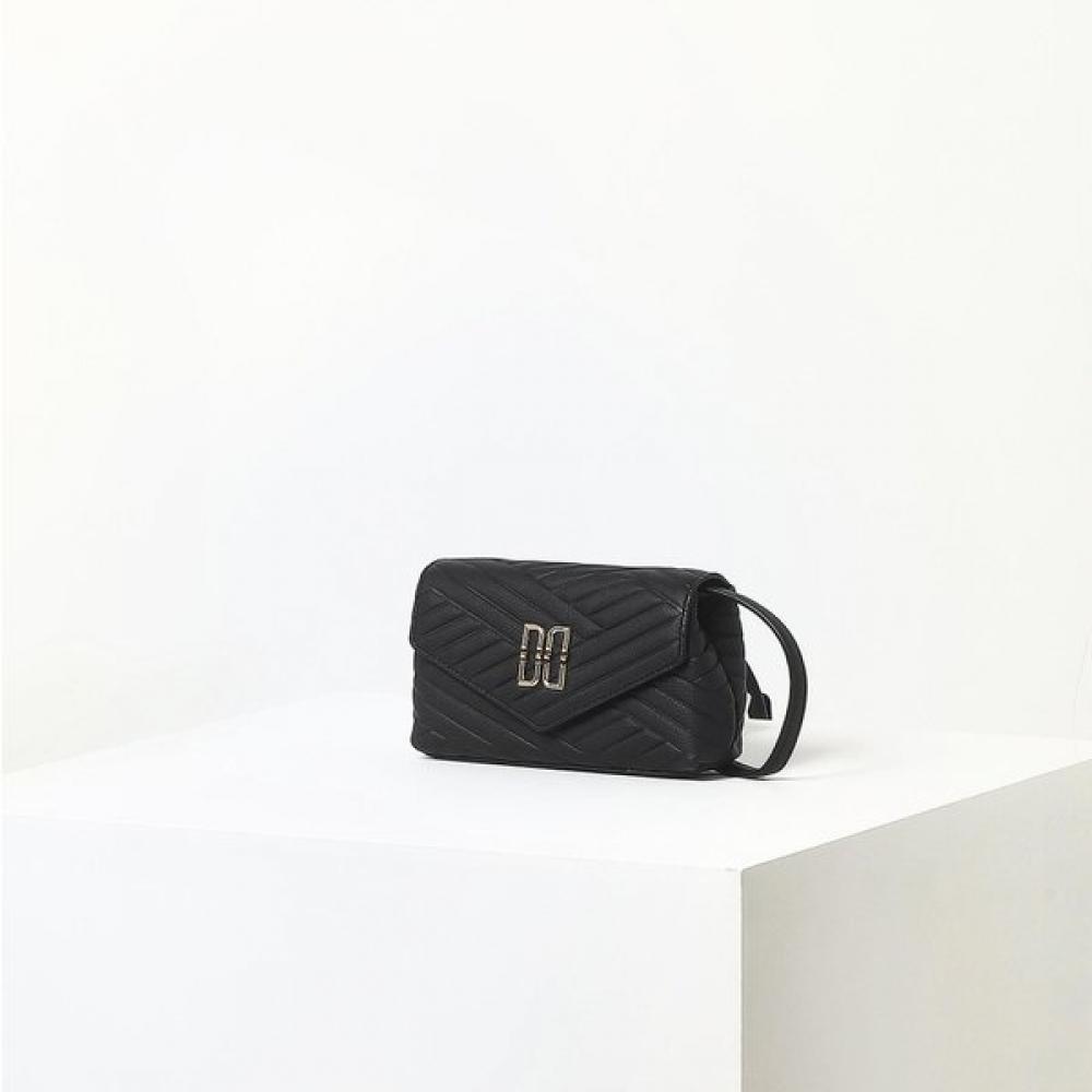 

Daks Black Leather Mini Crossbody Bag Dcba4e367bk Single option