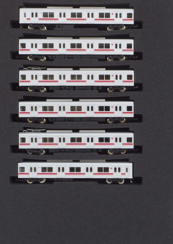 Greenmax N Gauge Tokyu 2000 Series Denentoshi Line, 2003 Formation, White Light, Basic 6-car Formation Set, Motorized, 30738, Model Train