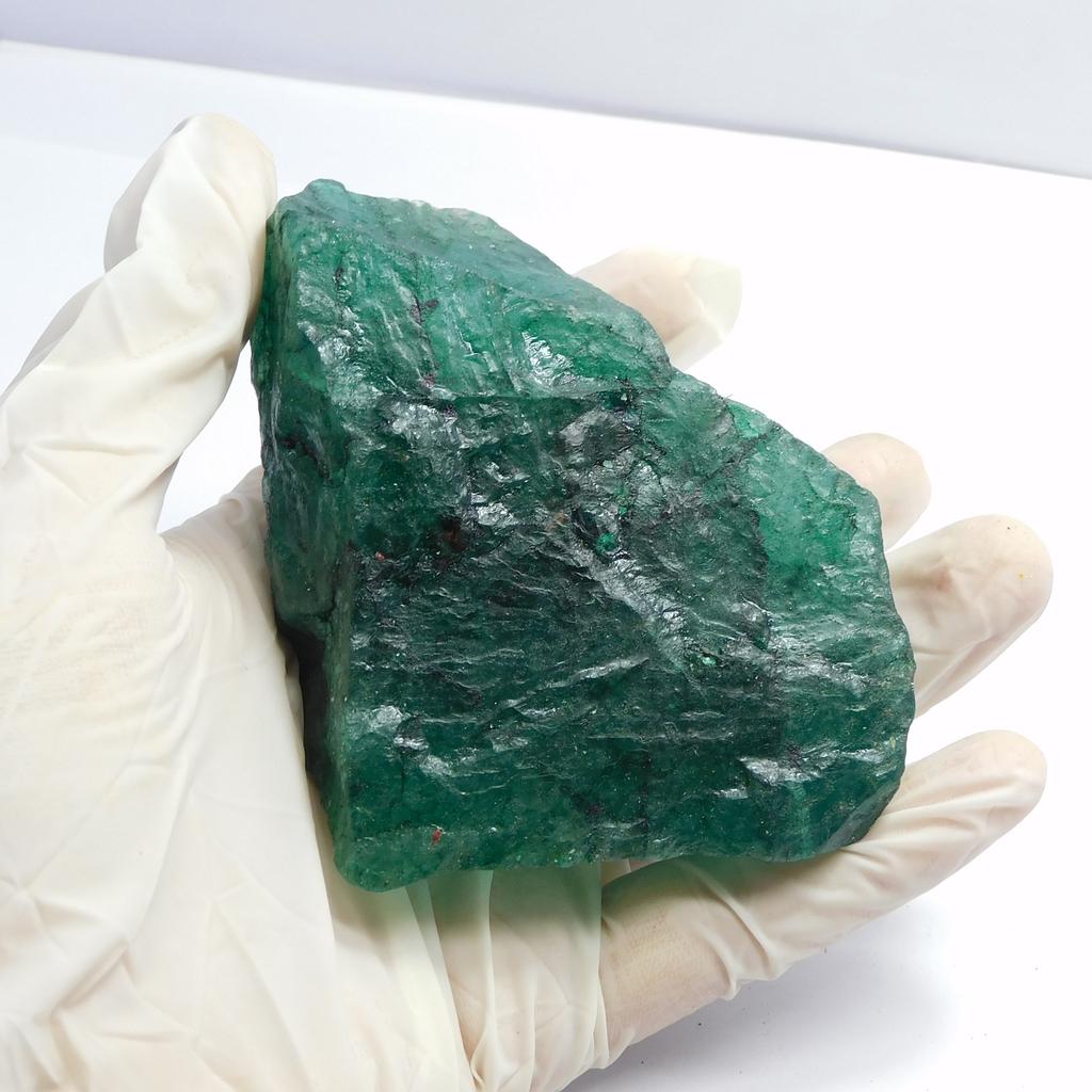 Natural Green Emerald Loose Gemstone Uncut Rough 127 Ct for Lapidary and Gem Collections