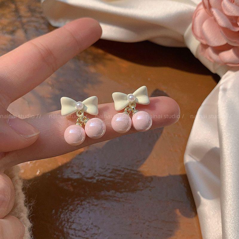 

Розовые серьги-вишенки ~ Серьги для молодых взрослых в виде сердец, жемчуга и бантов 2025 Новое поступление Модные уникальные серьги Silver needle