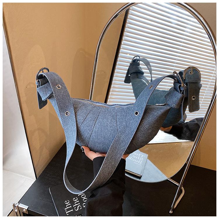 

Сумка большой вместимости женская летняя универсальная новая повседневная нишевая на плечо мессенджер сумка для поездок сумка-пельмень темно-синий