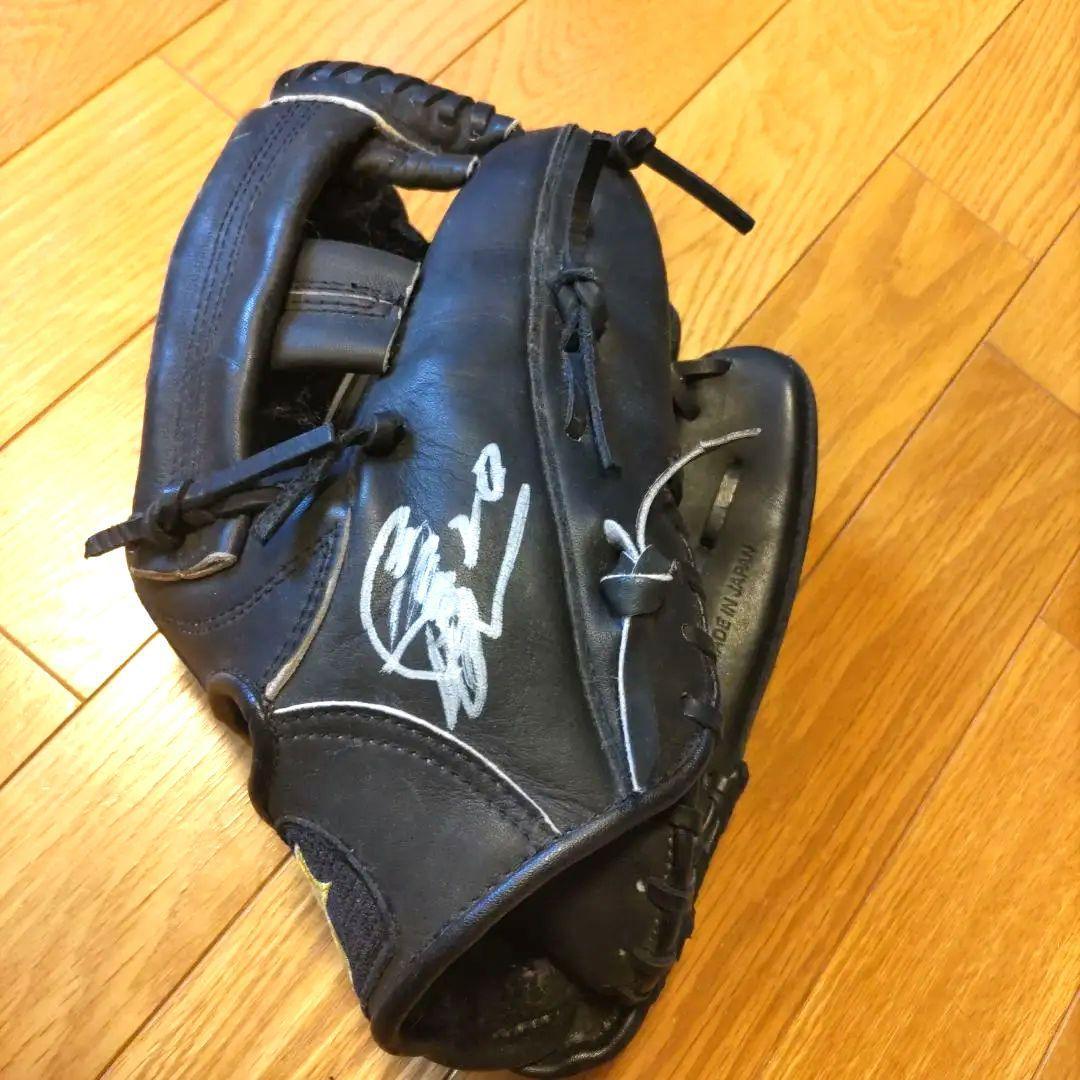 Used Former Hanshin Tigers SSK Softball Gloves Autographed by Kento Kanazawa