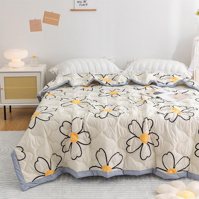Breathable All-Season Lightweight Floral Quilt