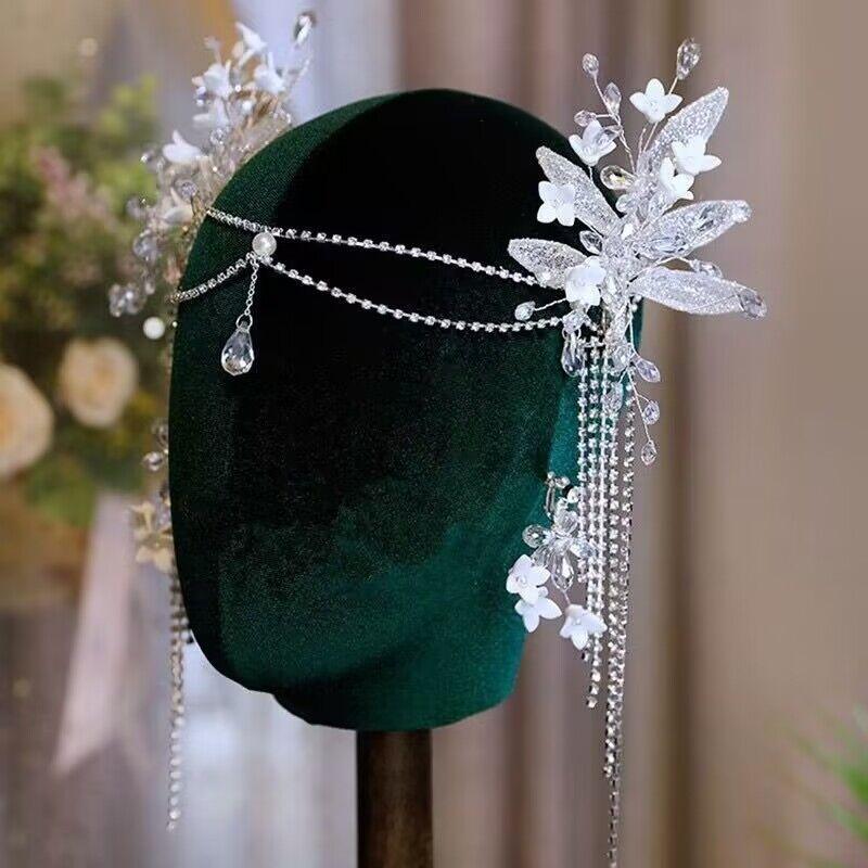 White gauze hairpins, Japanese and Hansen crystal flower side clips, wedding heel makeup, and hair accessories