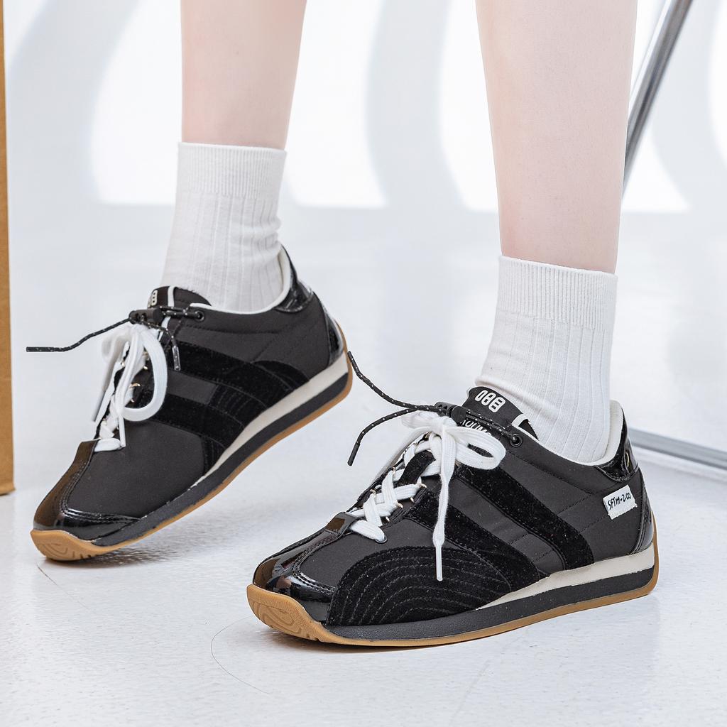 2025 spring new retro round head leather lace-up German training shoes for women, the same color matching flat-soled Forrest Gump shoes, board shoes