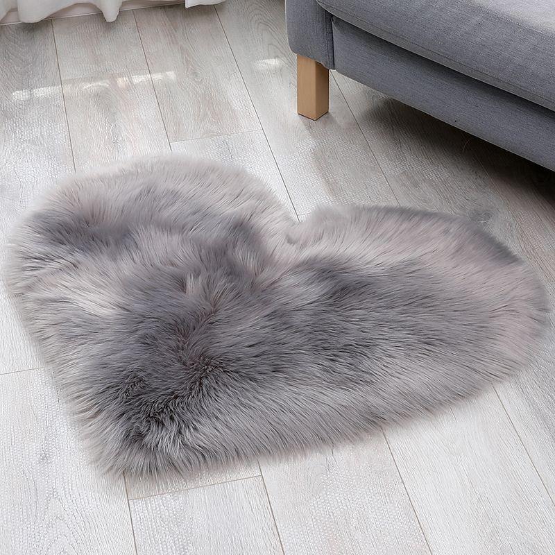 Nordic Heart-shaped Plush Rug - Imitation Wool Wedding Decor Mat