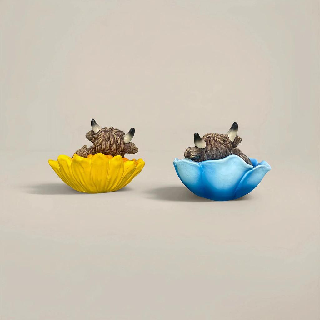 Highland Cow Sunflower Garden Ornament - Outdoor Resin Decoration Gift