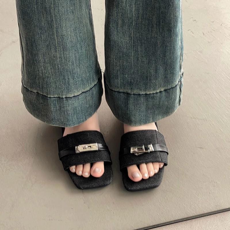 French Niche Internet Celebrity Lock Women's Casual One-word Slippers Summer New Fashion Versatile Square Head Flat Bottom Sandals