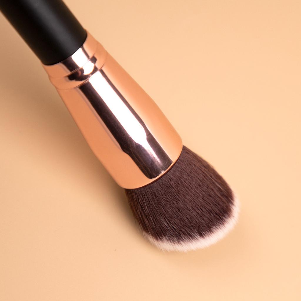 Single Large Oblique Angle Grooming Brush, High-quality Fiber Hair, Skin-friendly and Soft, Foundation Brush Smudge Brush