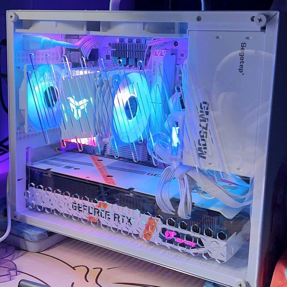 Transparente Seitenwand aus Acryl mit graviertem Muster zur Wärmeableitung für Desktop-Computer