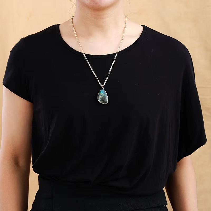High-quality elongated stone Bohemian simple fashion pendant necklace European, American, Japanese and Korean popular jewelry natural stone jewelry