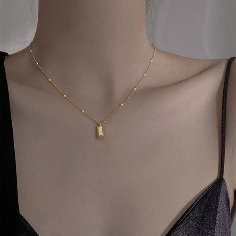 Little Gold Bar Pendant Necklace for Women High-end Niche Design Light Luxury Gold Brick Temperament Versatile Collarbone Chain