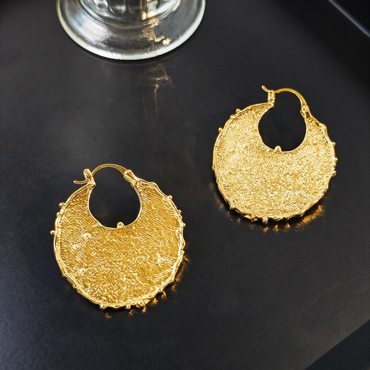 French Retro Geometric Ear Cuff: Simple Metal Earrings for Women