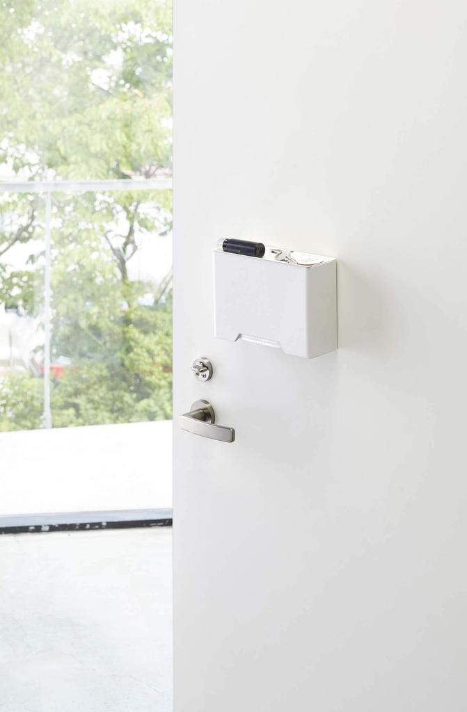 Yamazaki Tower Magnetic Mask W19 x x Mask Case for 4358 Holder, White, Approx. D6.5 H13.5cm, Box-Shaped Entryway,
