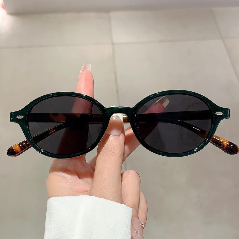 

Small Frame Oval Sunglasses Women For Men Luxury Brand Designer Sun Glasses Vintage Punk Leopard Rivet Shades Hip Hop Eyeglasses As the picture