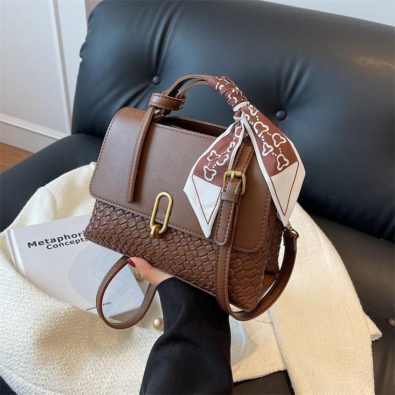 Today's Popular Small Bags for Women's Autumn Versatile New Retro Shoulder Messenger Bag Textured Portable Small Square Bag