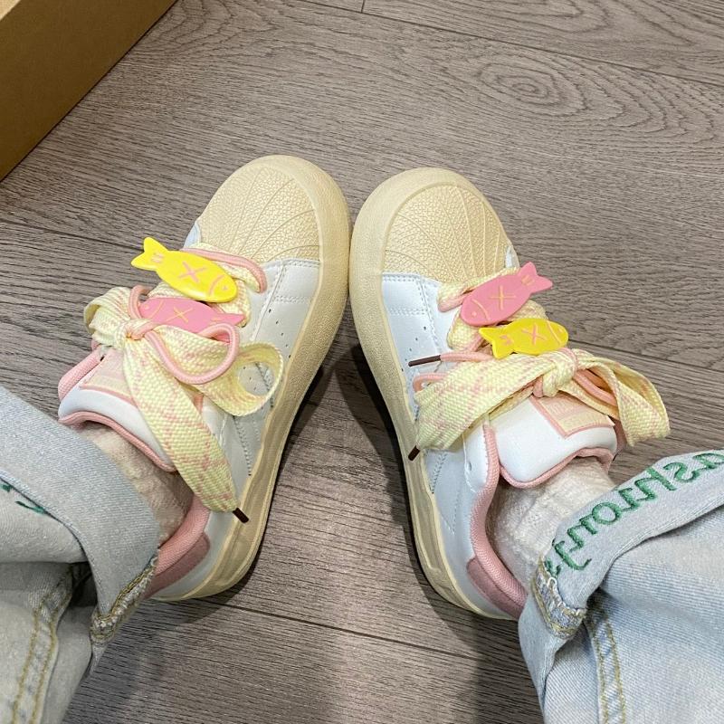 2024 Spring and Autumn Women's Designer Flat Shoes Running Shoes Lightweight Low Top Sneakers for Women Cute Fish Girls Sneakers