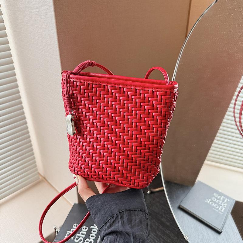 Summer woven small bag women's new fashionable exquisite shoulder bucket bag niche messenger bag