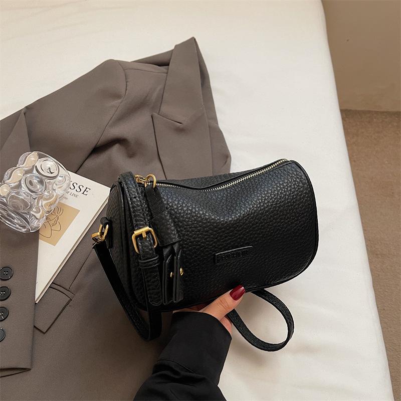 This Year, Boston Bags Are Popular, Retro 2025 Autumn New Broadband Messenger Bags, Women's Foreign Style Small Bags, Pillow Bags.