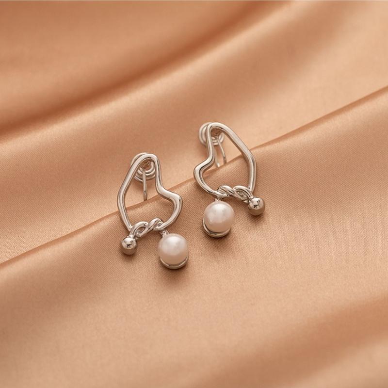 Irregular Geometric Heart-shaped Imitation Pearl Earrings Ear Clips Mosquito Coil Ear Clip for Women