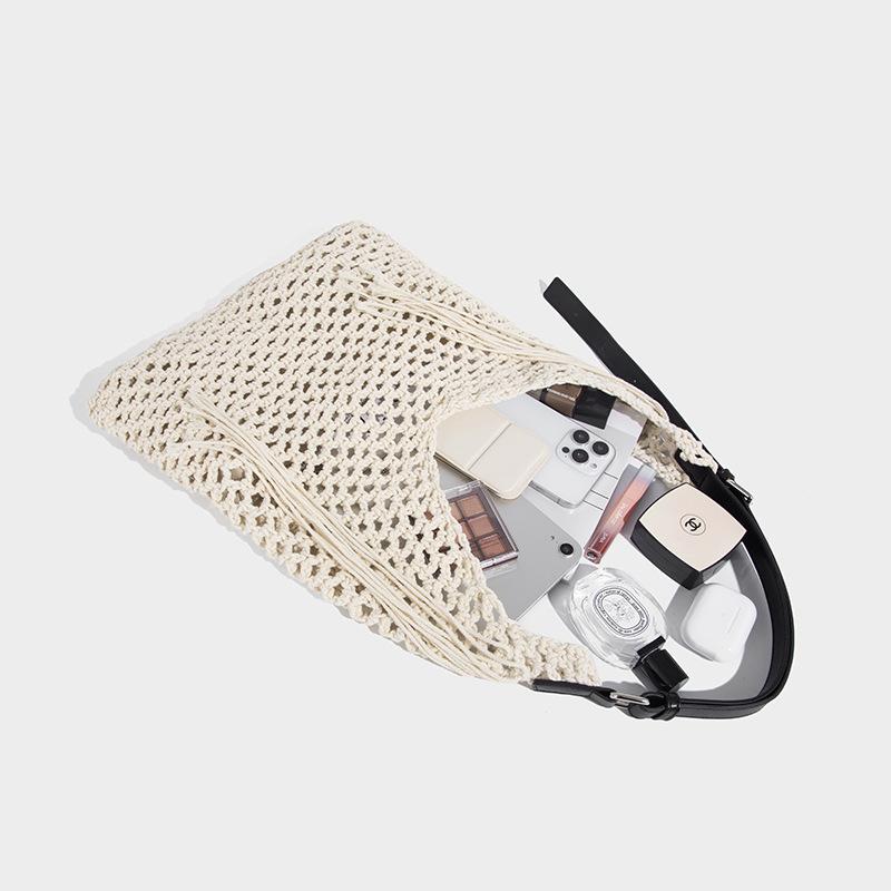 Large Capacity Handwoven Tassel Tote Bag for Women 2025 New Vacation Beach Bag Hollow Fashion Shoulder Bag