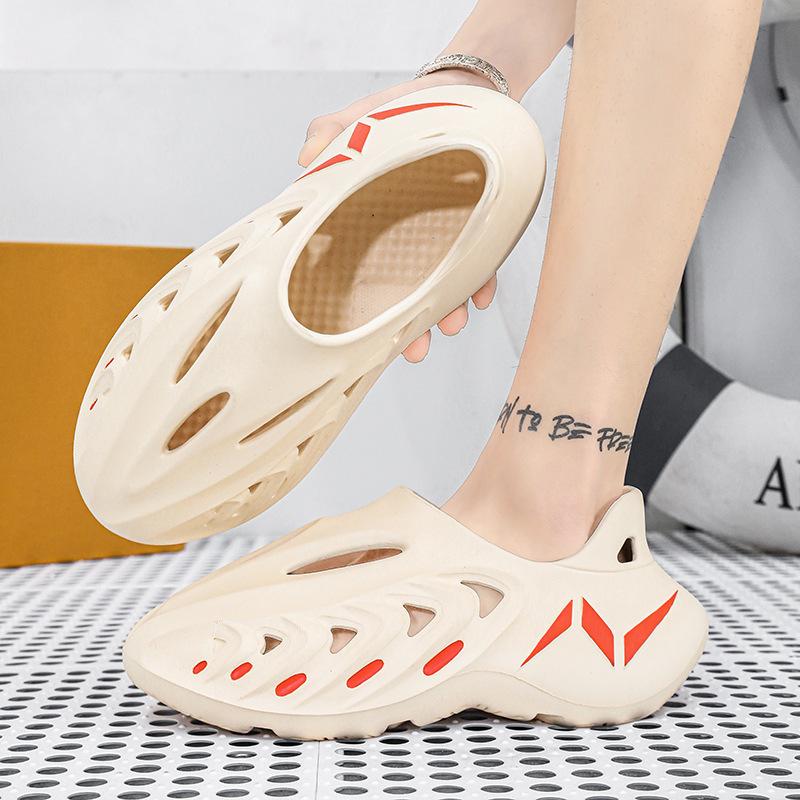 Summer new 2025 sandals fashion trend versatile personality thick bottom stepping on shit feeling breathable deodorant hole shoes sandals