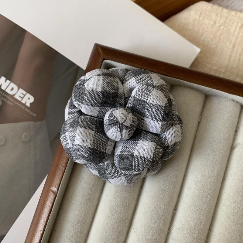 French Style Fabric Camellia Brooches Vintage Elegant Flower Lapel Pins For Women Fashion Wedding Party Badge Accessories Gifts