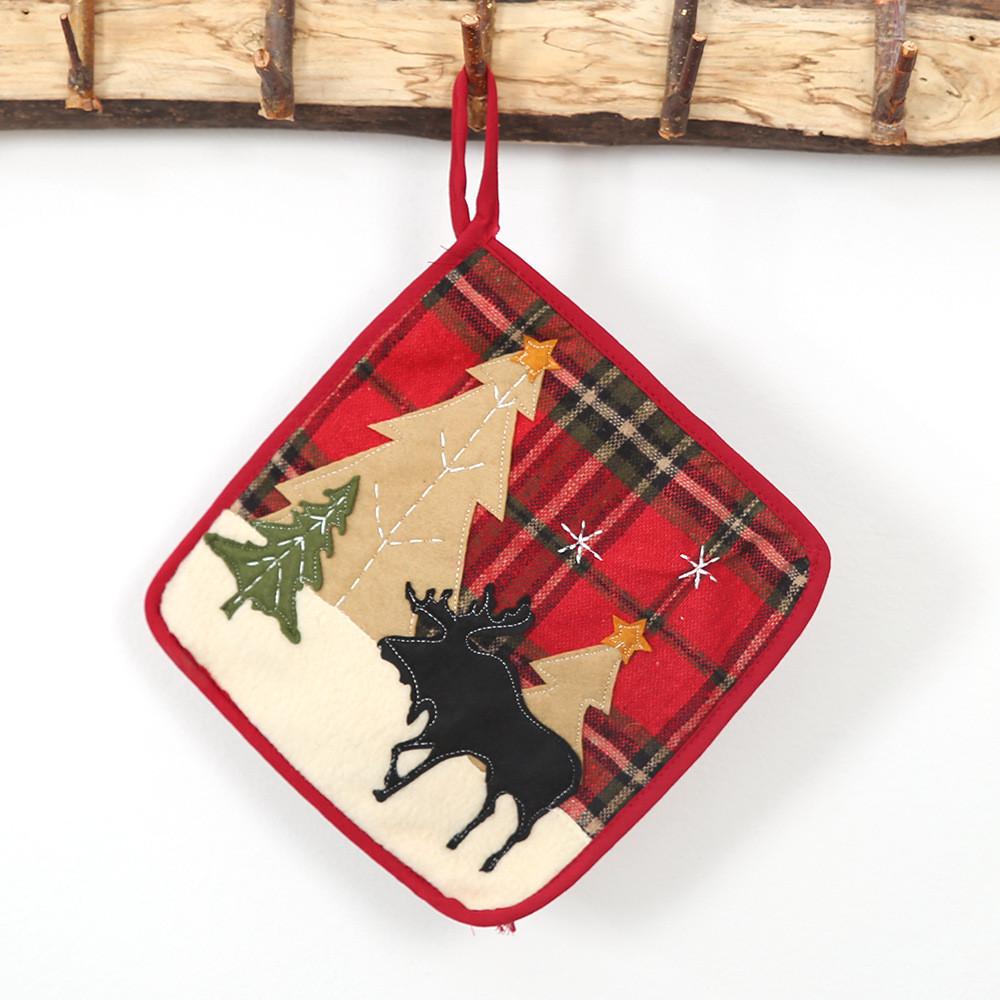 Christmas Themed Plaid Fabric Embroidered Heat Resistant Pot Holders And Gloves For Festive Cooking