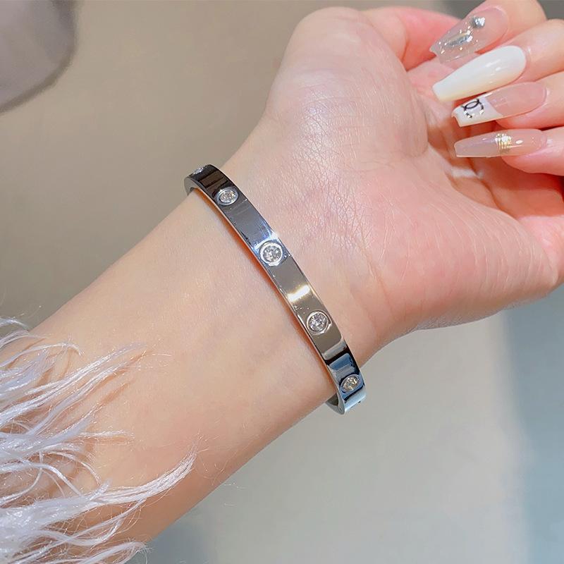 2026 Kalter Wind Nischen-Design Nicht verblassendes Armband Mode Leichter Luxus Temperament Vielseitig INS
